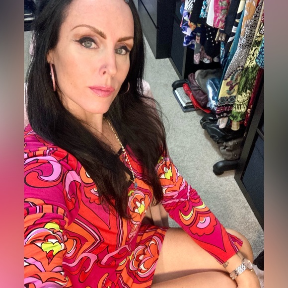 Meet your Posher, Lisa Michelle.💎 - Picture 7 of 15